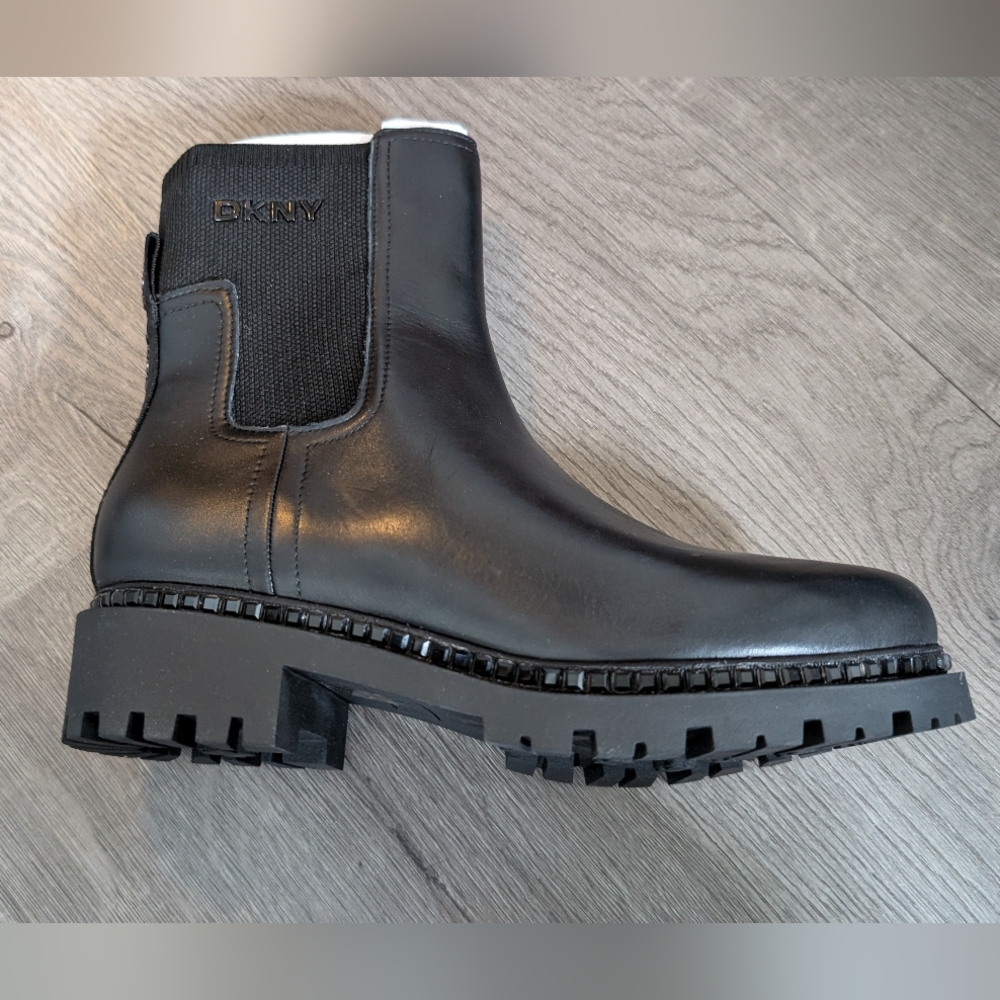 Women's Black Leather Chelsea Boots